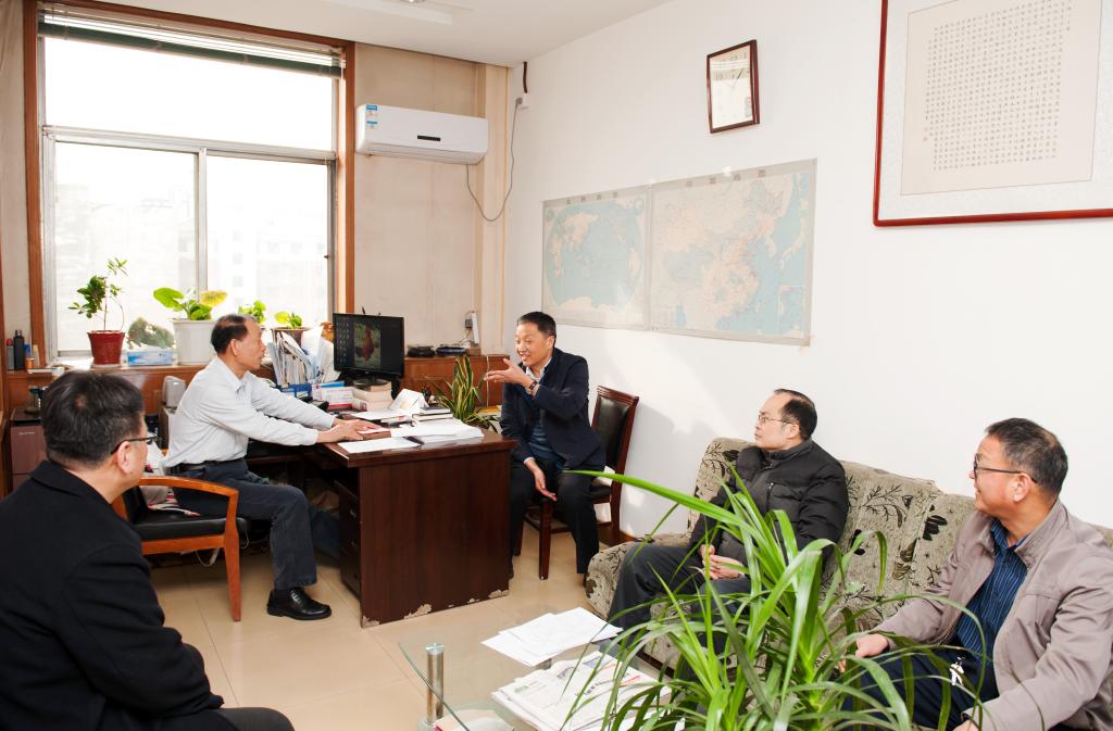 孙中华局长慰问一线工作人员